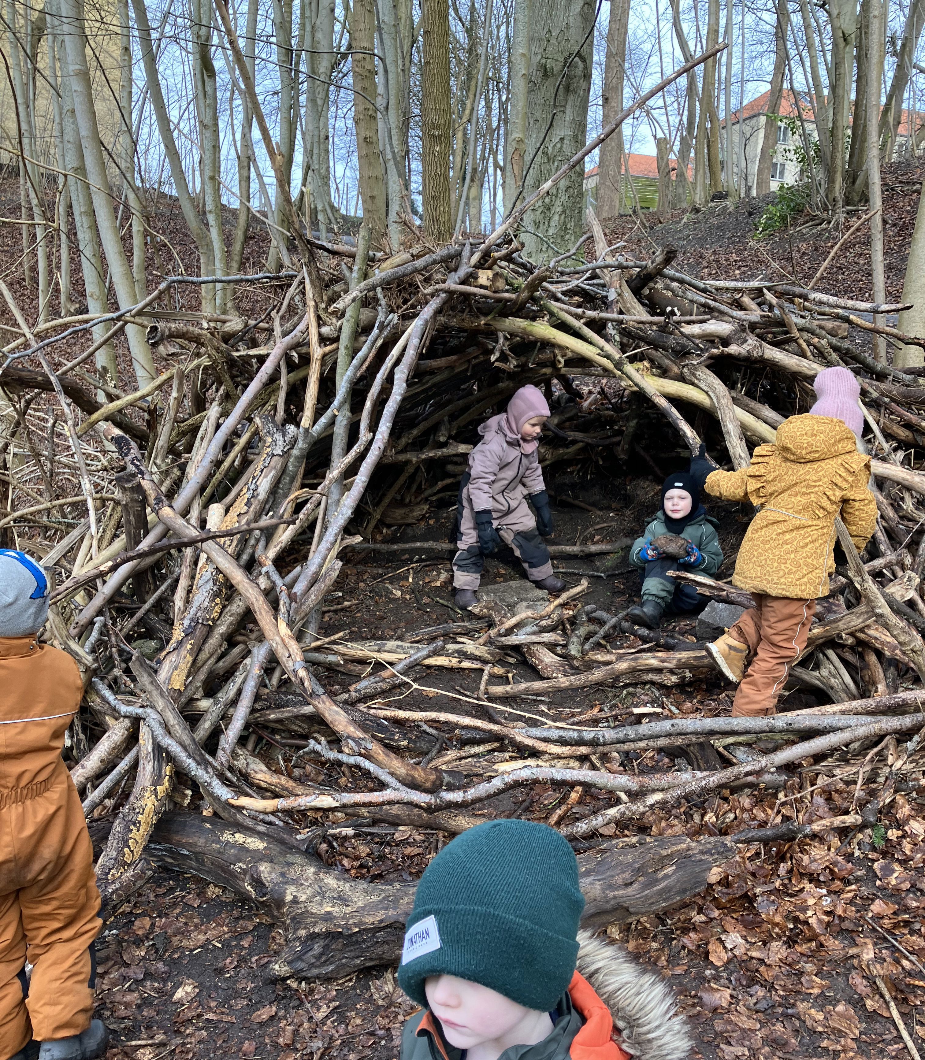 Hule i udeområdet i Børnehaven Dragonvej